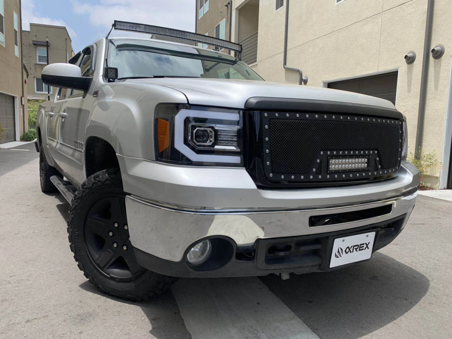 07-13 GMC Sierra LUXX-Series LED Projector Headlights Jet Black 3 07-13 GMC Sierra LUXX-Series LED Projector Headlights Jet Black - Image 2