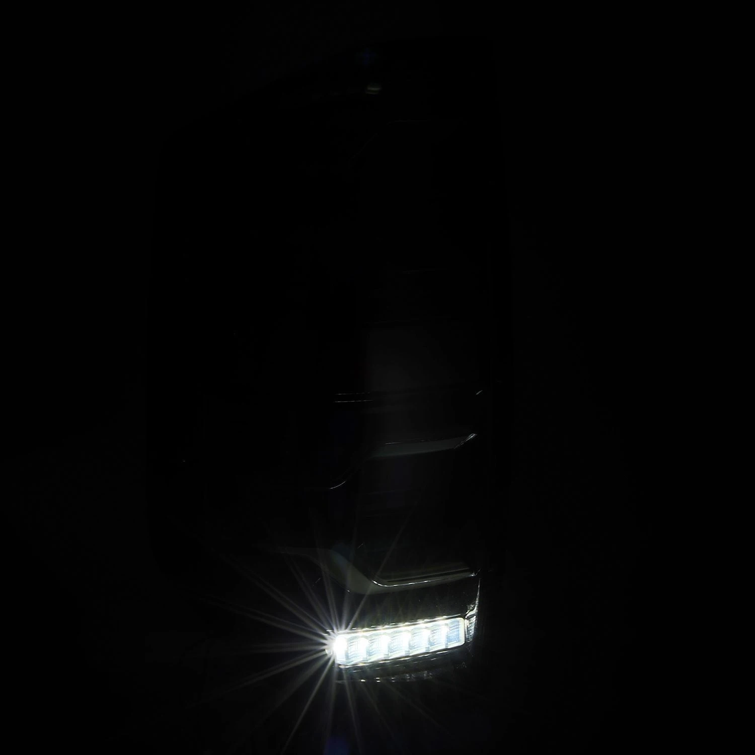 14-21 Toyota Tundra LUXX-Series LED Tail Lights Black 12 14-21 Toyota Tundra LUXX-Series LED Tail Lights Black - Image 10