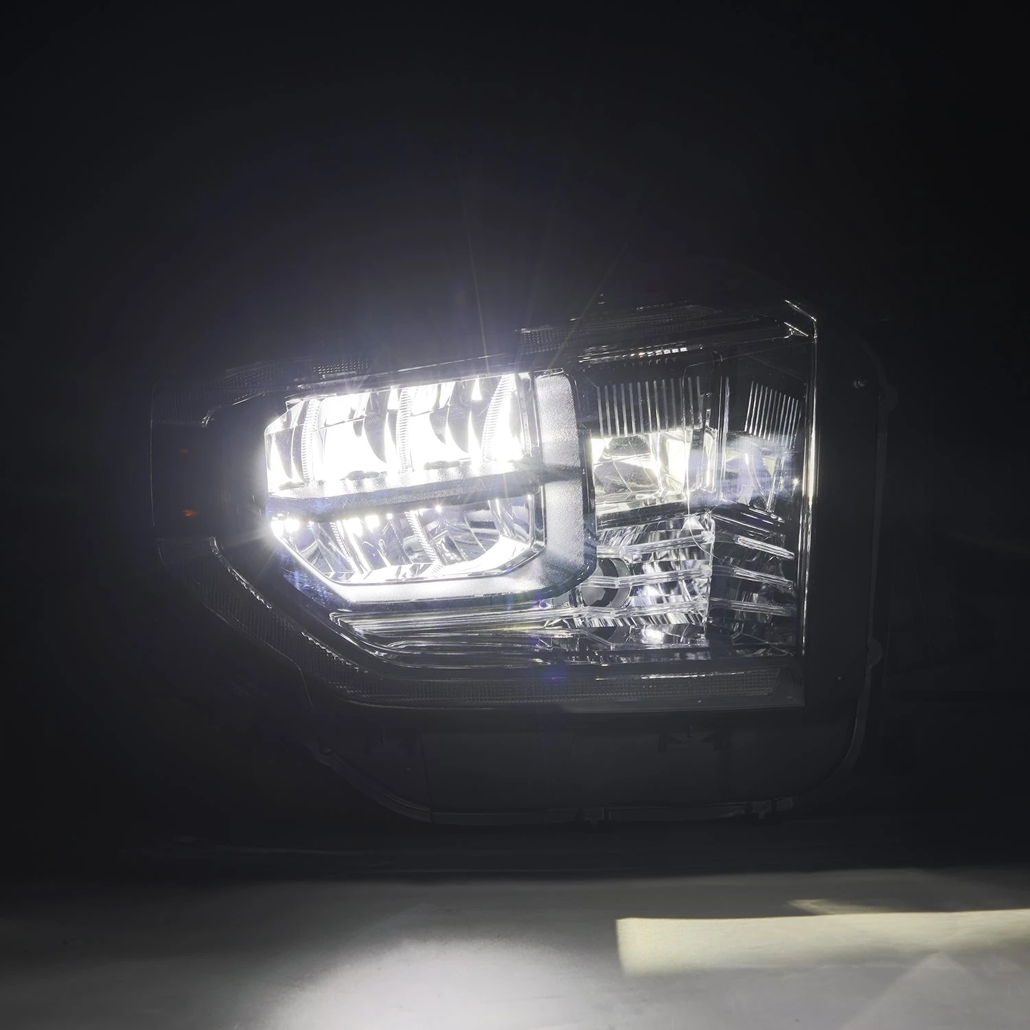 14-21 Toyota Tundra MK II LUXX-Series LED Crystel Headlights Alpha-Black 6 14-21 Toyota Tundra MK II LUXX-Series LED Crystel Headlights Alpha-Black - Image 4