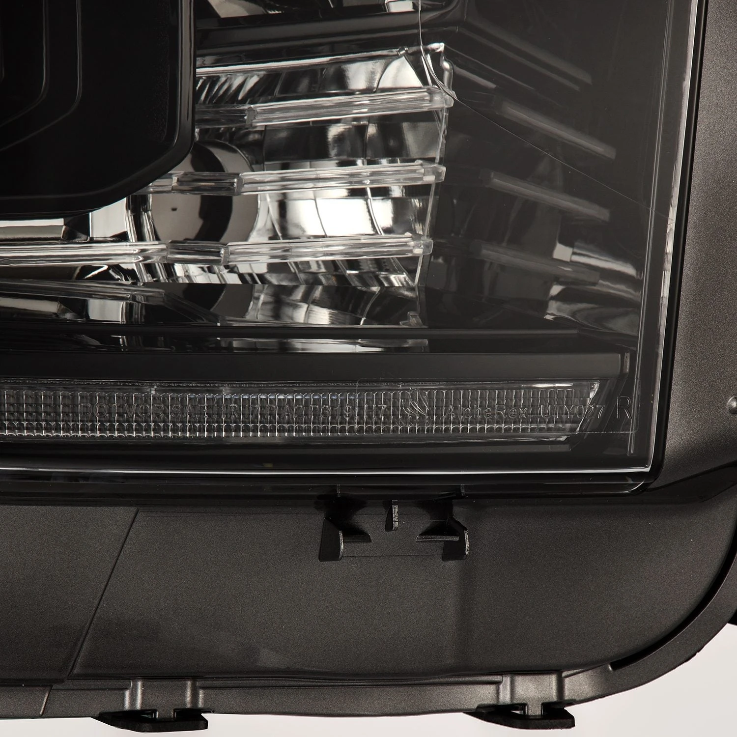 14-21 Toyota Tundra MK II LUXX-Series LED Projector Headlights Alpha-Black 12 14-21 Toyota Tundra MK II LUXX-Series LED Projector Headlights Alpha-Black - Image 10