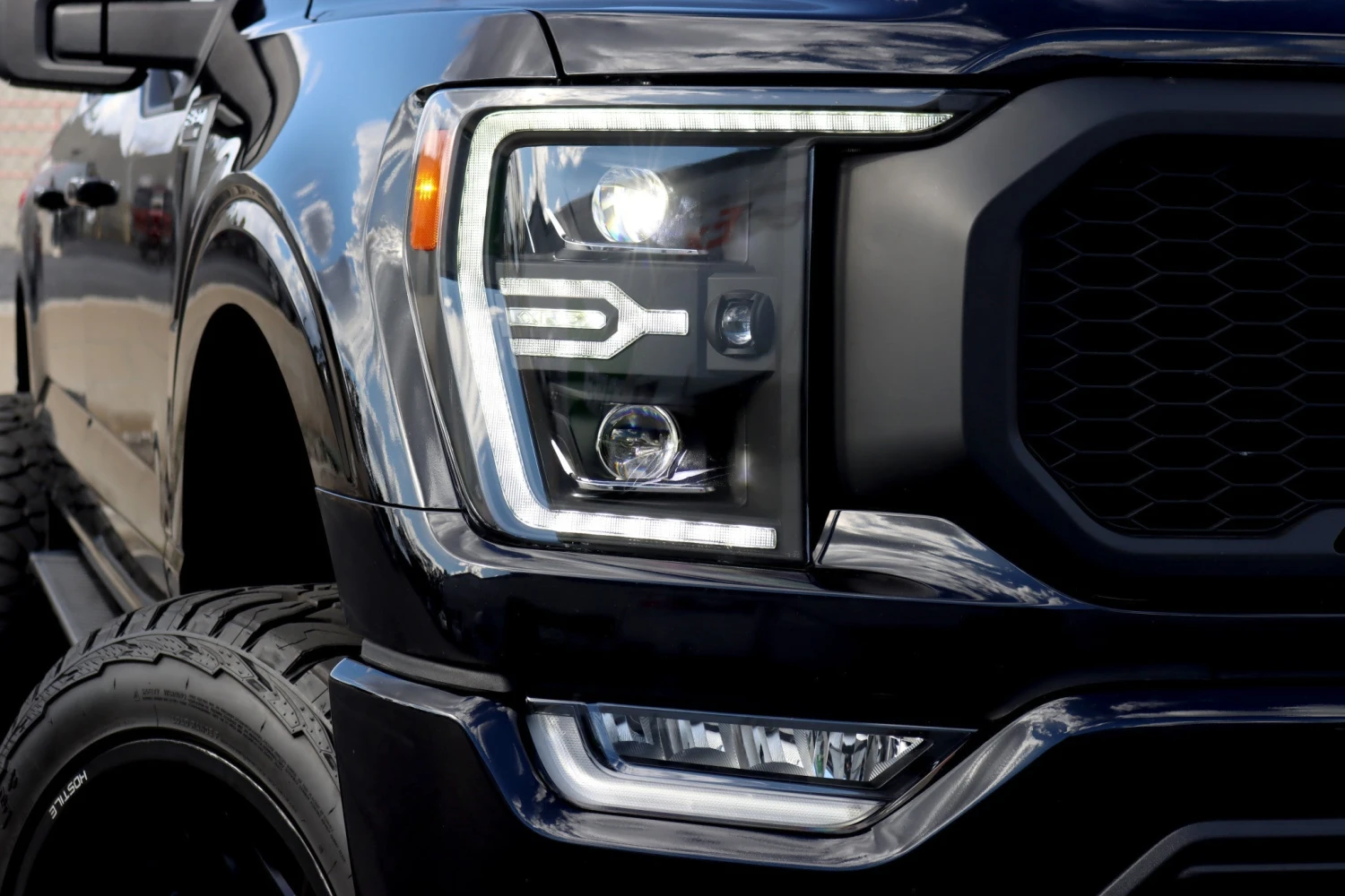 21-23 Ford F150 / 21-23 Ford F150 Raptor LUXX-Series LED Projector Headlights Black 6 21-23 Ford F150 / 21-23 Ford F150 Raptor LUXX-Series LED Projector Headlights Black - Image 4