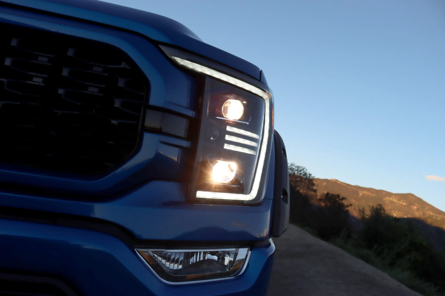 21-23 Ford F150 PRO-Series Halogen Projector Headlights Black 6 21-23 Ford F150 PRO-Series Halogen Projector Headlights Black - Image 4